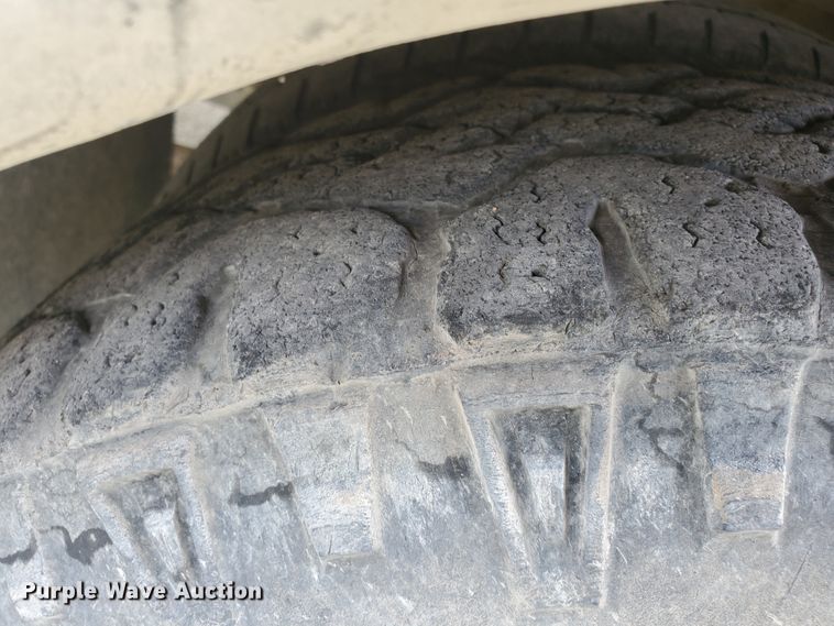 image for item KC9576 2005 Ford E450 Bluebird  school bus