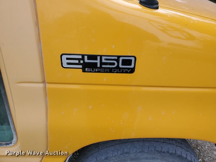 image for item KC9576 2005 Ford E450 Bluebird  school bus