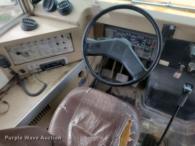 image for item KC9577 1995 International 3800  school bus