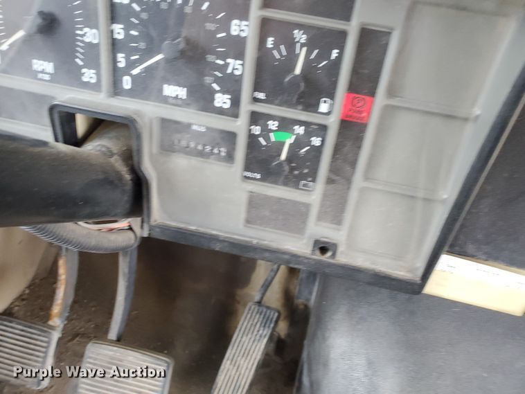 image for item KC9577 1995 International 3800  school bus