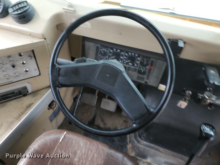 image for item KC9577 1995 International 3800  school bus