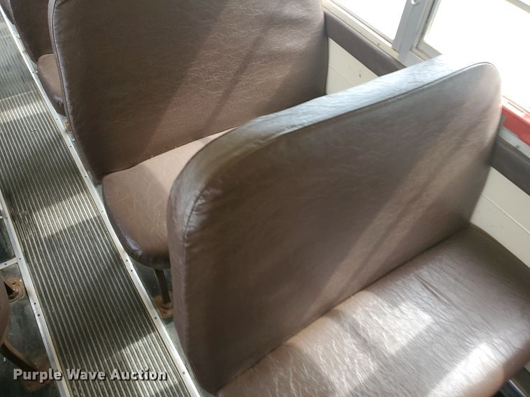 image for item KC9577 1995 International 3800  school bus