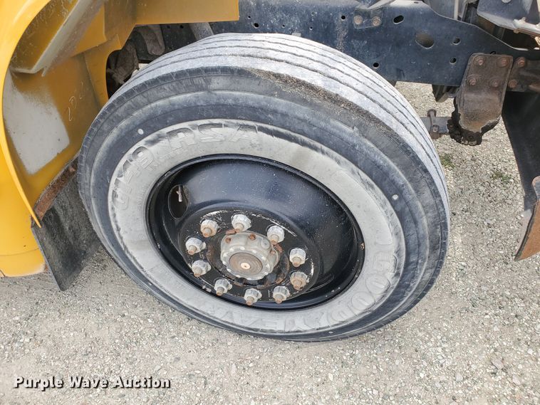 image for item KC9577 1995 International 3800  school bus