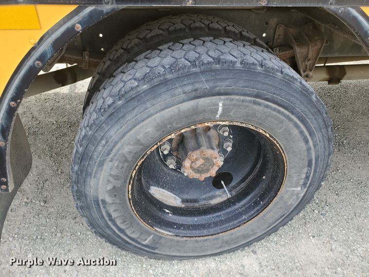 image for item KC9577 1995 International 3800  school bus