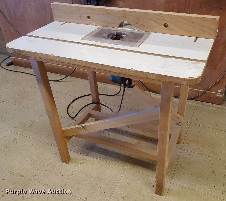 Makita 3612C router table in Victoria, KS | Item KC9590 sold | Purple Wave