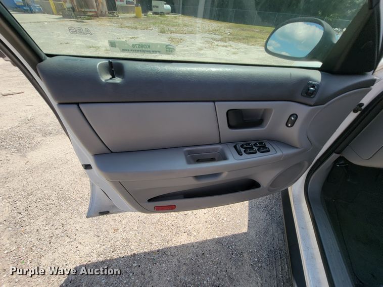 image for item KD9578 2006 Ford Taurus