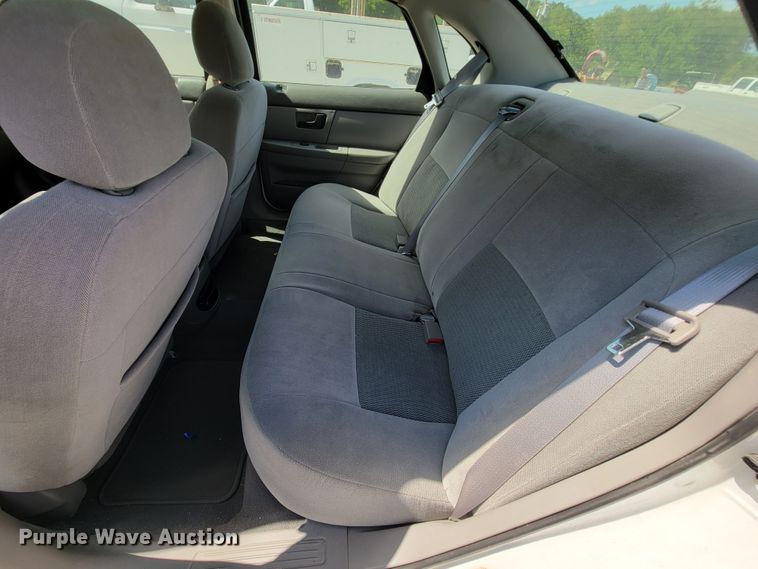 image for item KD9578 2006 Ford Taurus