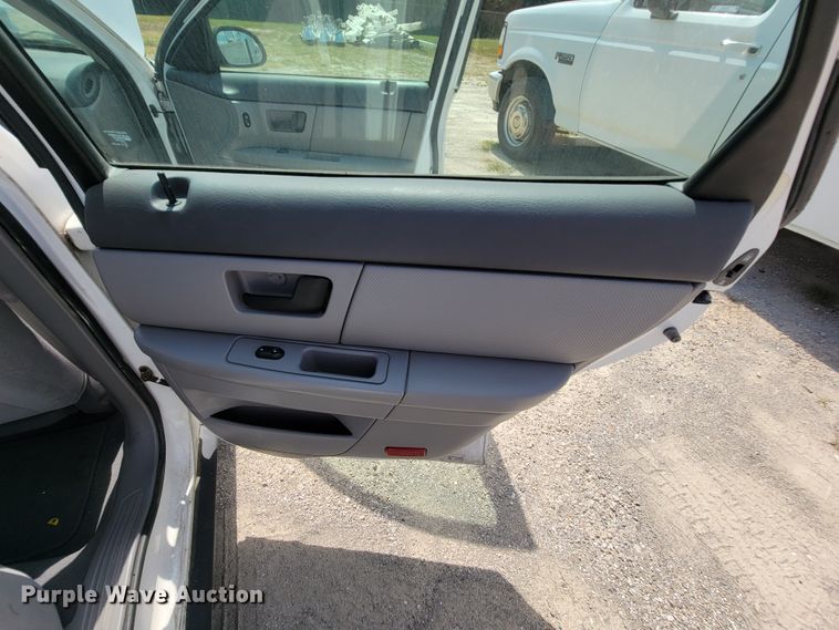 image for item KD9578 2006 Ford Taurus