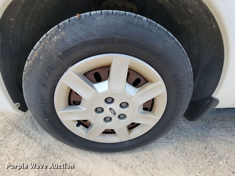 image for item KD9578 2006 Ford Taurus