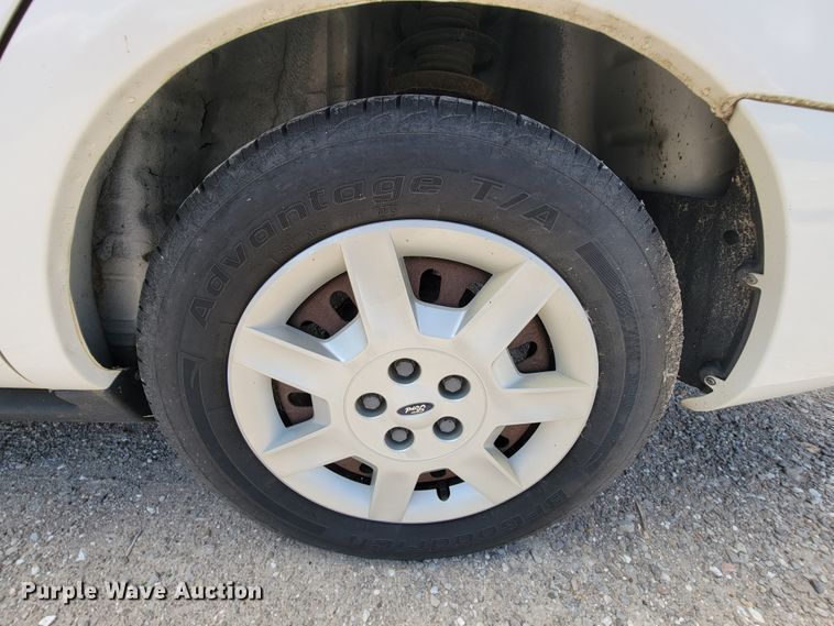 image for item KD9578 2006 Ford Taurus