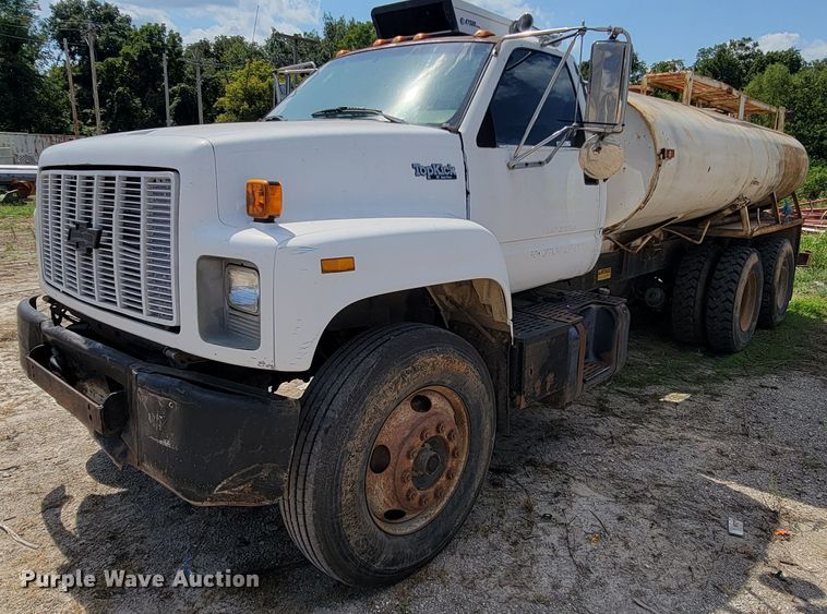 image for item KD9580 1992 Chevrolet TopKick C7500  water truck