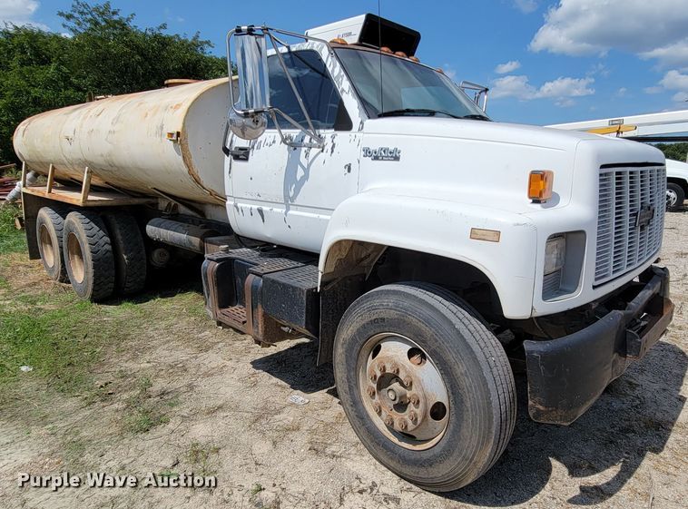 image for item KD9580 1992 Chevrolet TopKick C7500  water truck