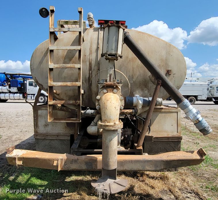 image for item KD9580 1992 Chevrolet TopKick C7500  water truck