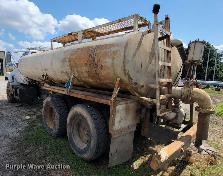 image for item KD9580 1992 Chevrolet TopKick C7500  water truck