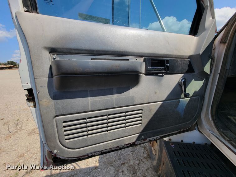 image for item KD9580 1992 Chevrolet TopKick C7500  water truck