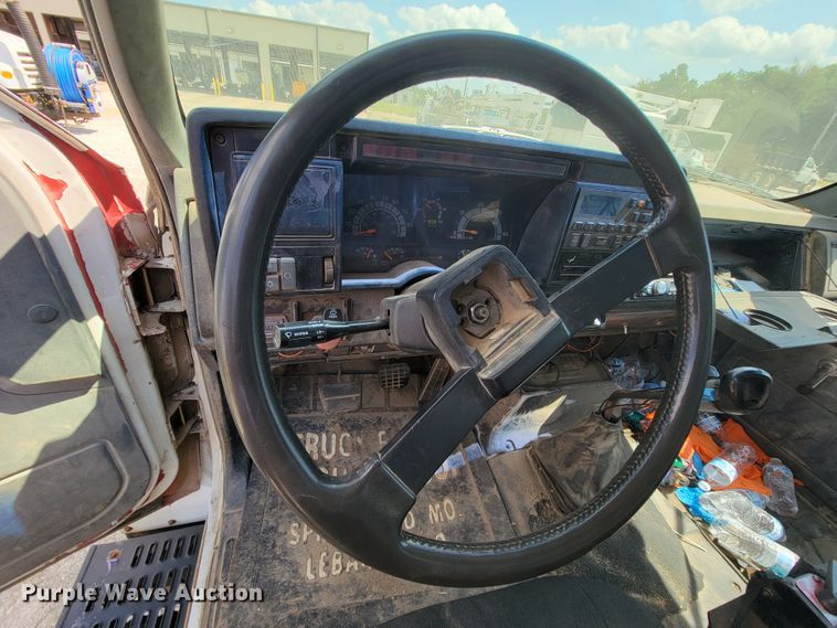 image for item KD9580 1992 Chevrolet TopKick C7500  water truck