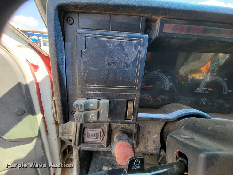 image for item KD9580 1992 Chevrolet TopKick C7500  water truck