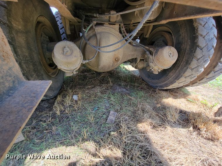 image for item KD9580 1992 Chevrolet TopKick C7500  water truck