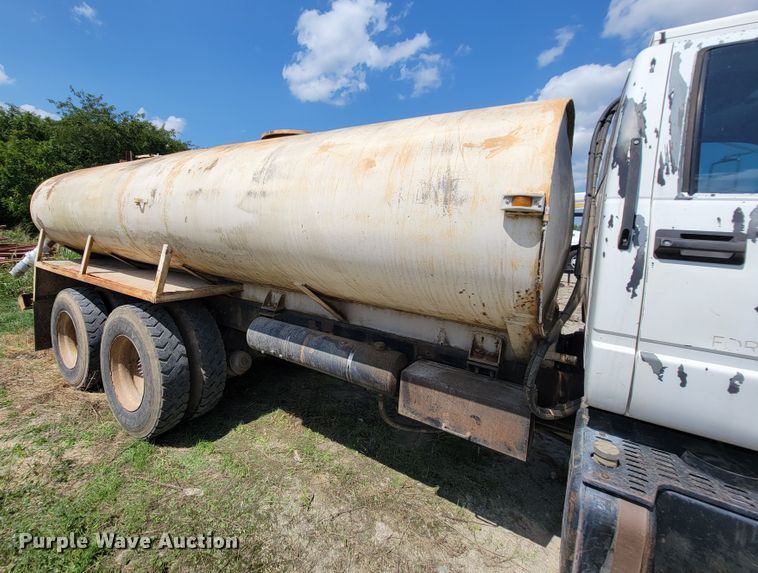 image for item KD9580 1992 Chevrolet TopKick C7500  water truck