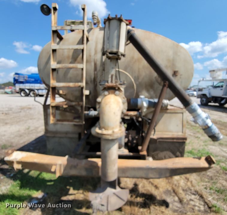 image for item KD9580 1992 Chevrolet TopKick C7500  water truck