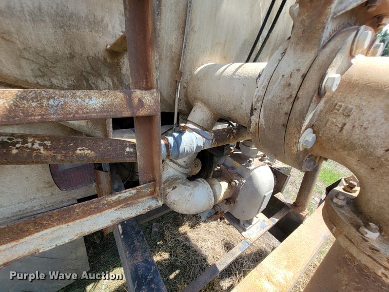 image for item KD9580 1992 Chevrolet TopKick C7500  water truck