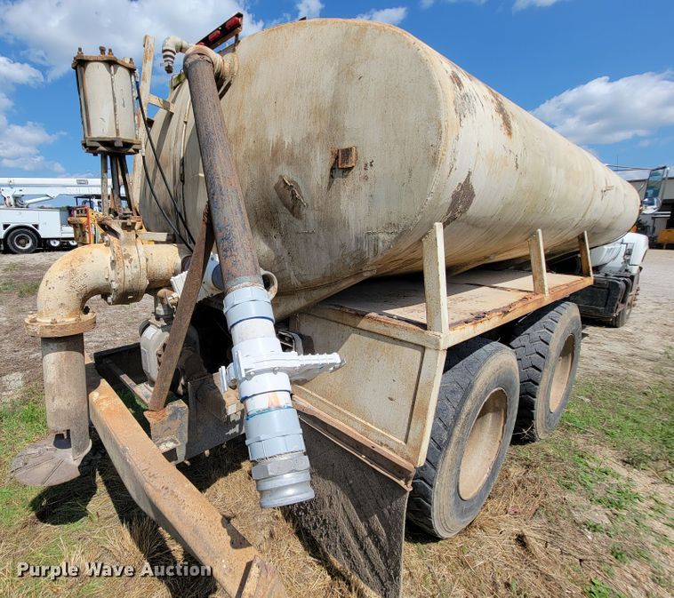 image for item KD9580 1992 Chevrolet TopKick C7500  water truck