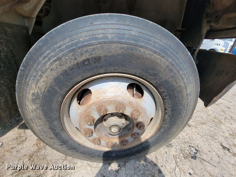 image for item KD9580 1992 Chevrolet TopKick C7500  water truck