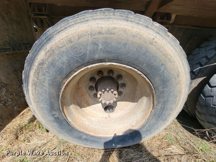 image for item KD9580 1992 Chevrolet TopKick C7500  water truck