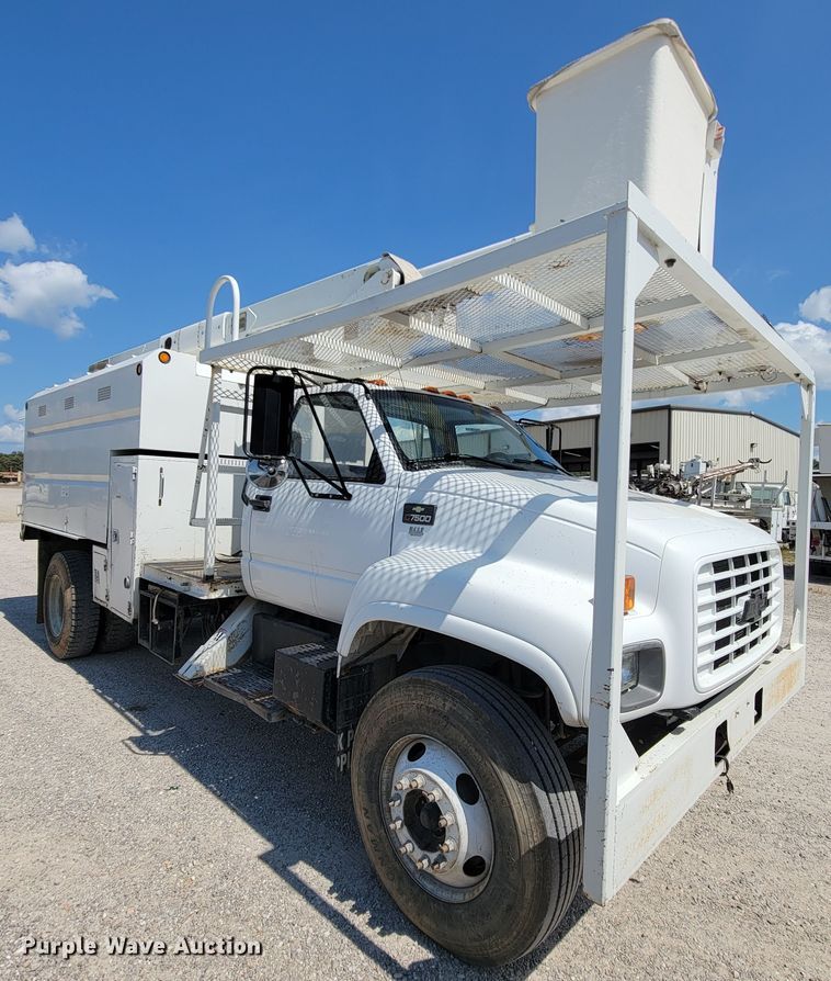 image for item KD9581 2002 Chevrolet C7500  forestry bucket truck