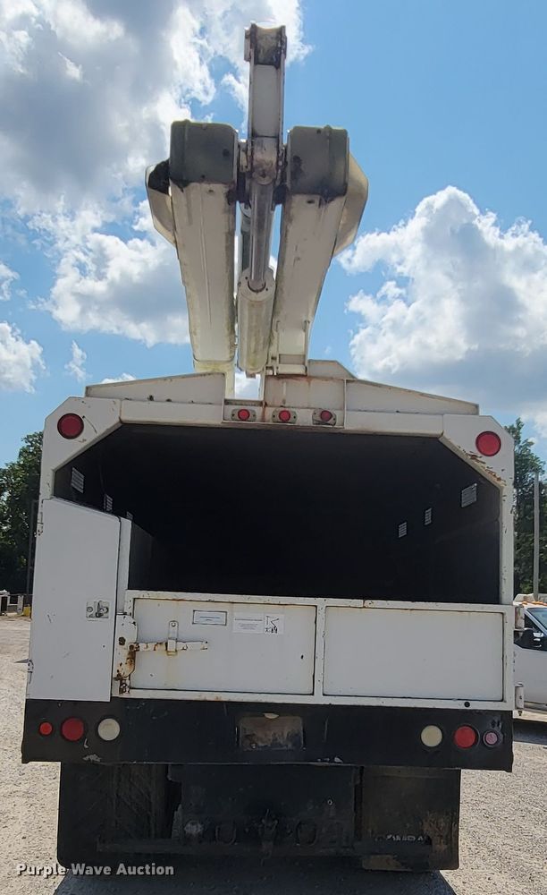 image for item KD9581 2002 Chevrolet C7500  forestry bucket truck