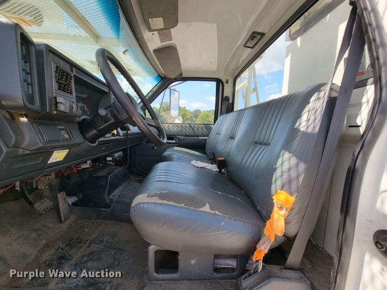 image for item KD9581 2002 Chevrolet C7500  forestry bucket truck