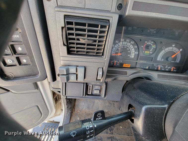 image for item KD9581 2002 Chevrolet C7500  forestry bucket truck