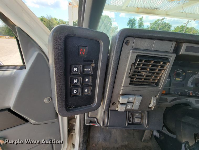 image for item KD9581 2002 Chevrolet C7500  forestry bucket truck