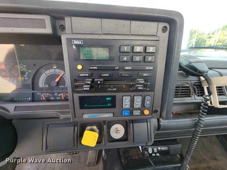 image for item KD9581 2002 Chevrolet C7500  forestry bucket truck