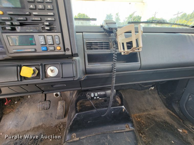 image for item KD9581 2002 Chevrolet C7500  forestry bucket truck