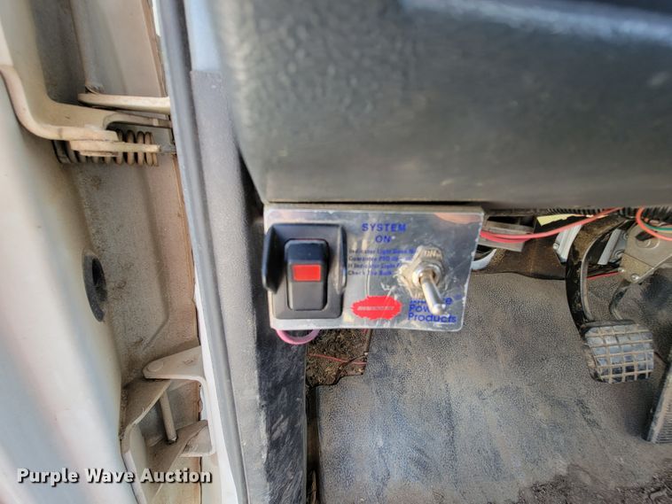 image for item KD9581 2002 Chevrolet C7500  forestry bucket truck