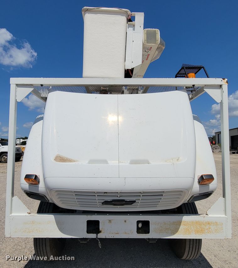 image for item KD9581 2002 Chevrolet C7500  forestry bucket truck