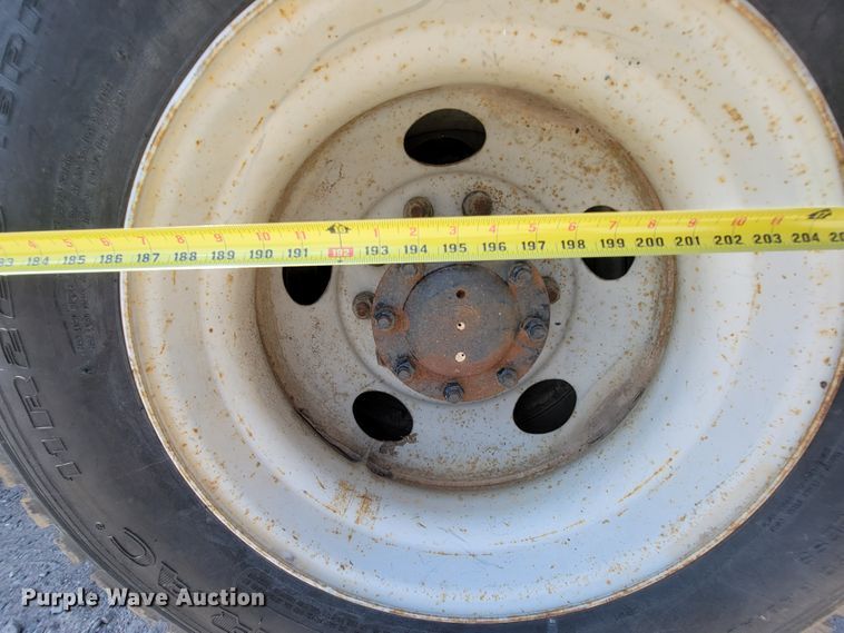 image for item KD9581 2002 Chevrolet C7500  forestry bucket truck