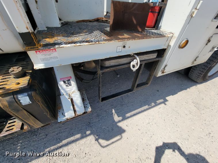 image for item KD9581 2002 Chevrolet C7500  forestry bucket truck