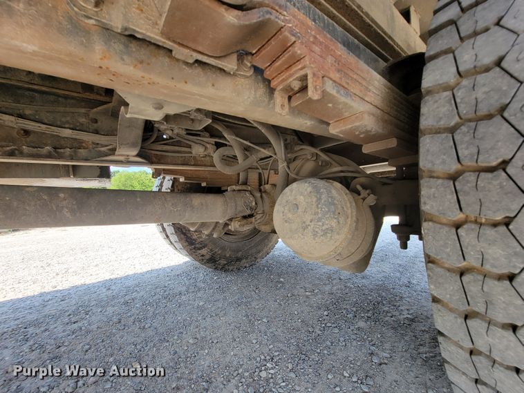 image for item KD9581 2002 Chevrolet C7500  forestry bucket truck