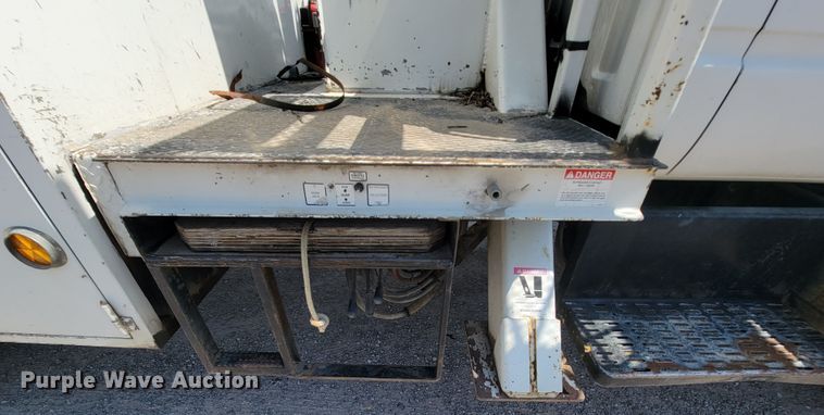 image for item KD9581 2002 Chevrolet C7500  forestry bucket truck