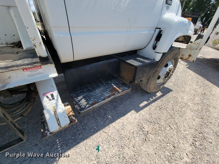 image for item KD9581 2002 Chevrolet C7500  forestry bucket truck