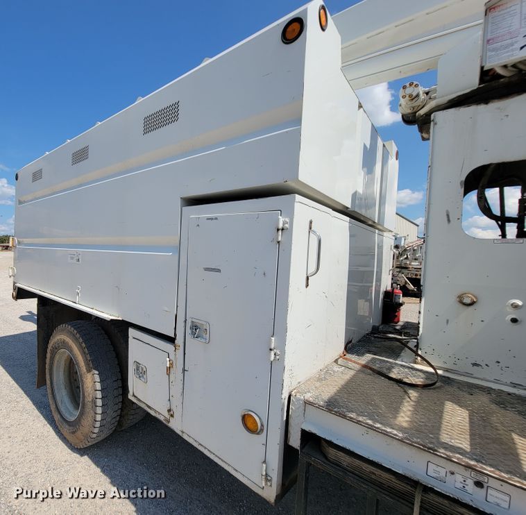 image for item KD9581 2002 Chevrolet C7500  forestry bucket truck