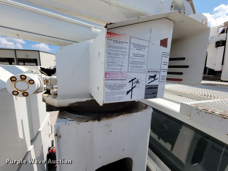 image for item KD9581 2002 Chevrolet C7500  forestry bucket truck