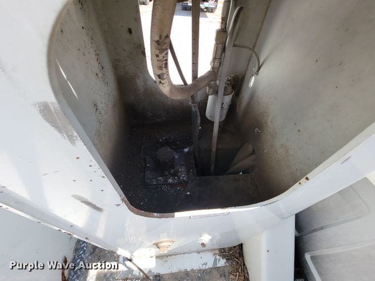 image for item KD9581 2002 Chevrolet C7500  forestry bucket truck