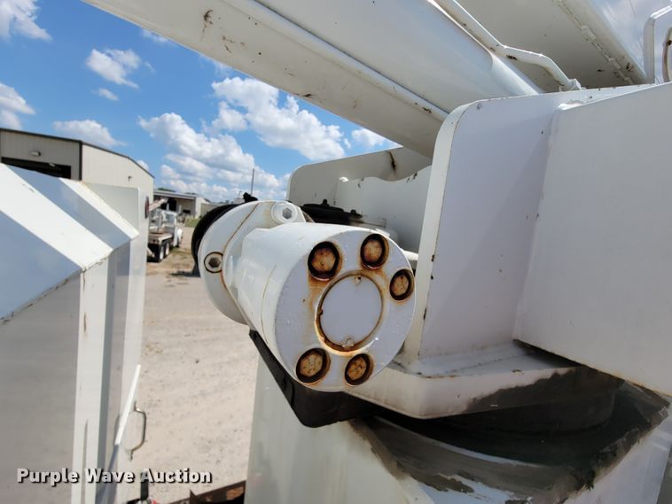 image for item KD9581 2002 Chevrolet C7500  forestry bucket truck