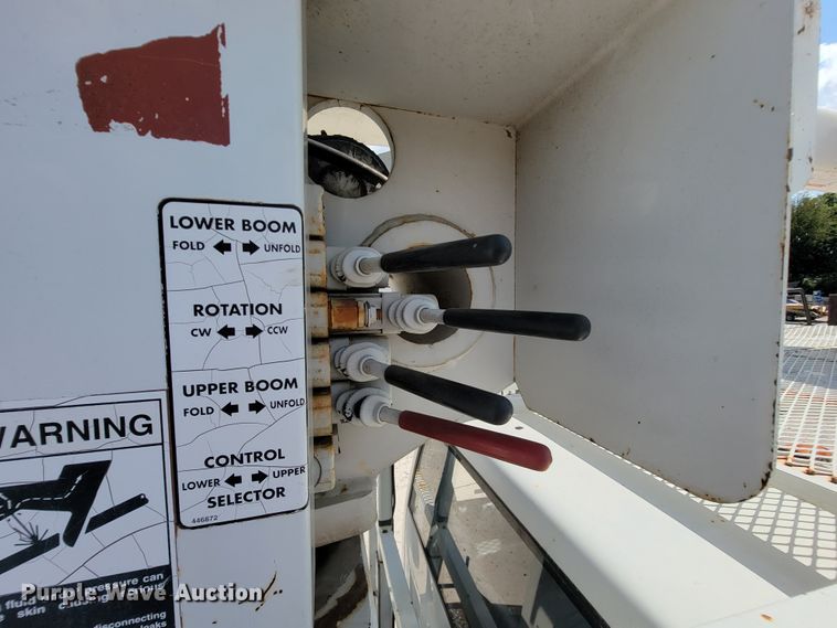 image for item KD9581 2002 Chevrolet C7500  forestry bucket truck