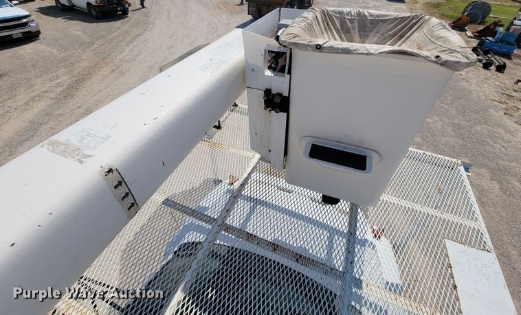 image for item KD9581 2002 Chevrolet C7500  forestry bucket truck