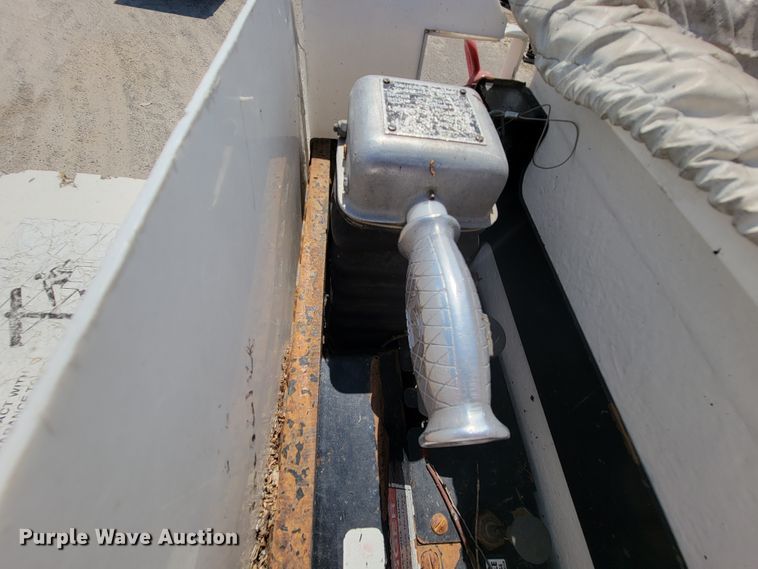 image for item KD9581 2002 Chevrolet C7500  forestry bucket truck