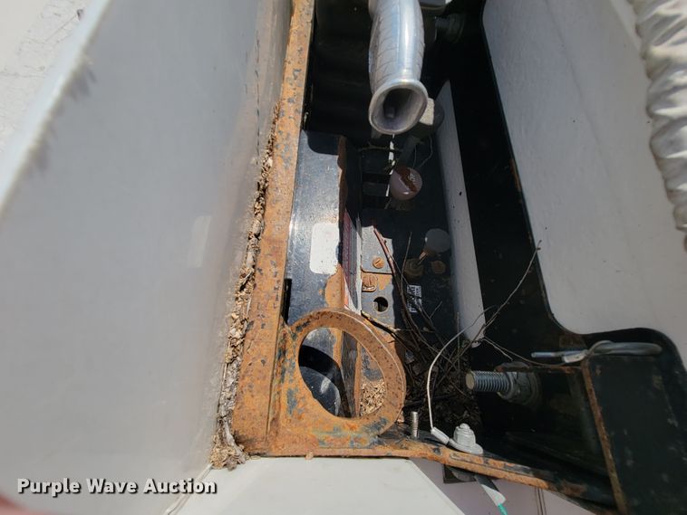 image for item KD9581 2002 Chevrolet C7500  forestry bucket truck